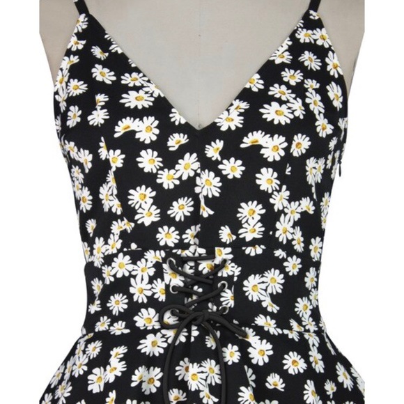 🌼Daisy Lace Up Ruffle Top Black🌼 - Picture 3 of 6